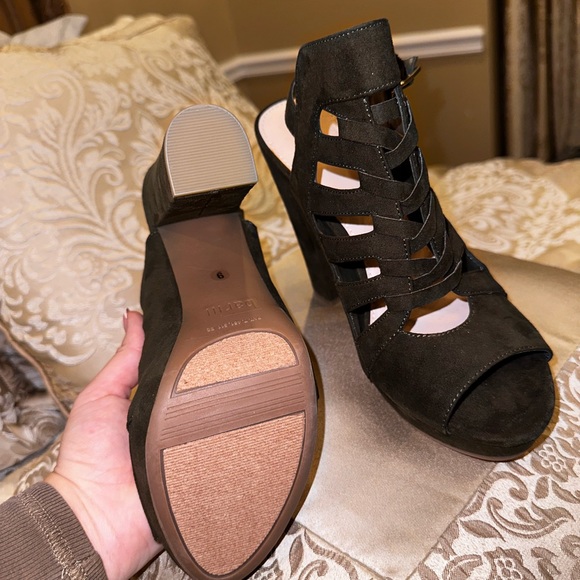 Never worn bar III shoes - Picture 3 of 3